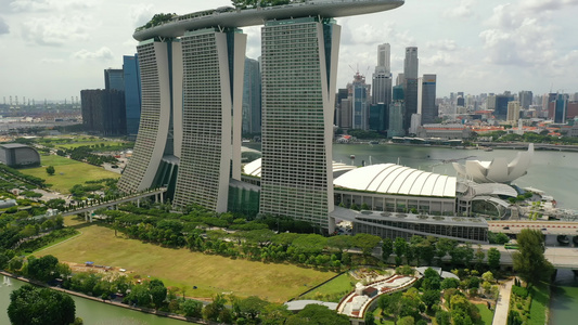 滨海湾花园飞向新加坡天际线新加坡滨海湾视频