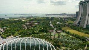 从滨海湾花园飞向新加坡天际线18秒视频