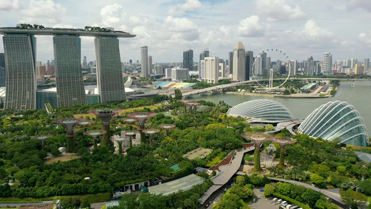 滨海湾花园飞向新加坡天际线新加坡滨海湾视频