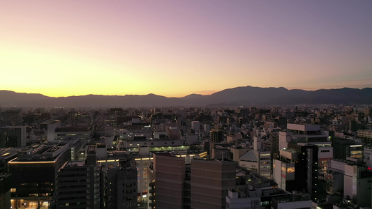 在日本京都市有天线观测的京都建筑日落视频