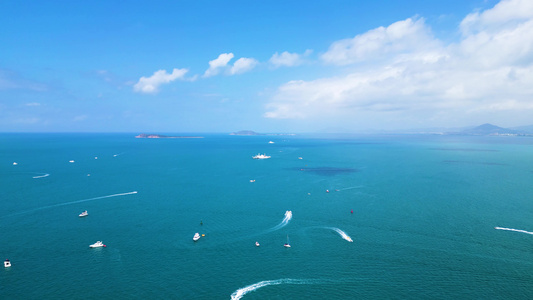 航拍海南三亚三亚湾五一假期万艇出海视频