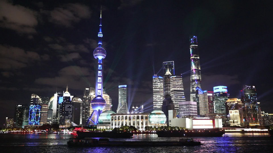 上海陆家嘴金融区城市天际线和灯光秀夜景视频