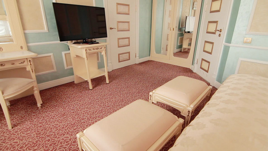 在豪华的现代旅馆中有各种各样的家具视频