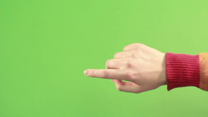 孤立的右手在绿背景上做出姿态绿屏工作室9秒视频