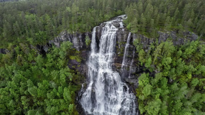 来自挪威的瀑布航拍25秒视频