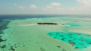 热带岛屿有海滩和环礁岛有珊瑚礁岛13秒视频
