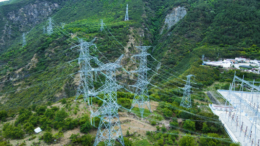 4K航拍中国西部山区基建电力设施视频