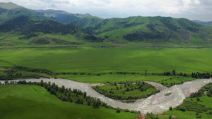 新疆伊犁唐布拉草原山脉河流风光航拍视频49秒视频
