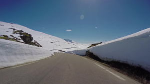 在挪威一条山路上驾驶一辆车39秒视频