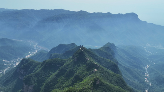 航拍山西临汾5A级旅游云丘山景区山顶群峰4k素材视频