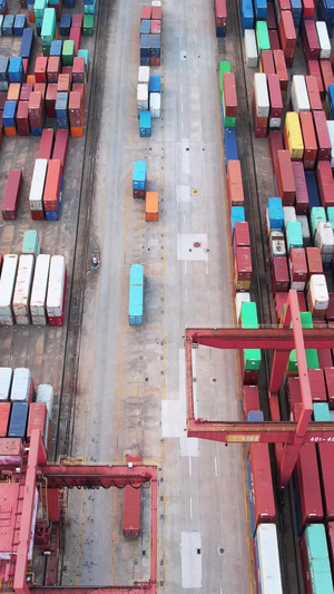 航拍城市物流码头港口堆满集装箱货物素材城市素材60秒视频