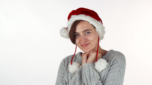 穿着圣诞帽圣诞装扮的女性视频