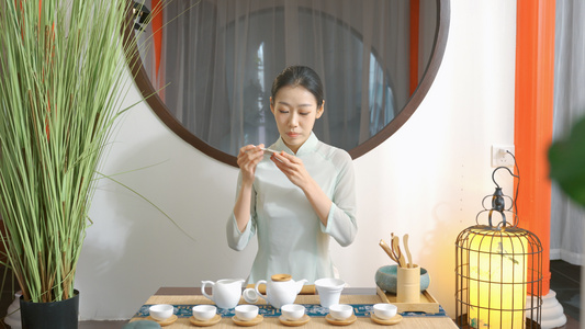 4K茶道表演旗袍女性茶艺师视频