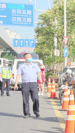 【该视频无肖像权，请勿商用】高考学校门口维持秩序车辆临时停靠点接送考生素材临时停车点42秒视频