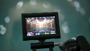 摄像头外部监视器摄像头拍一个黑暗的游泳池7秒视频