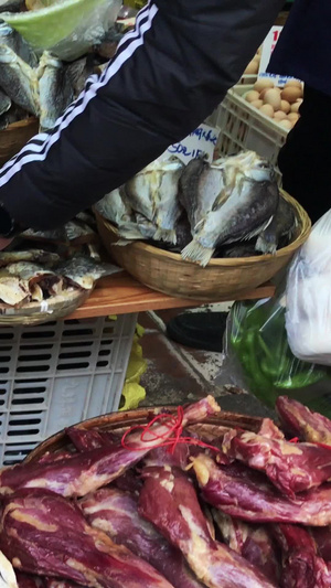 年货传统春节中餐年货腊肉腊鱼美食餐饮素材春节素材48秒视频