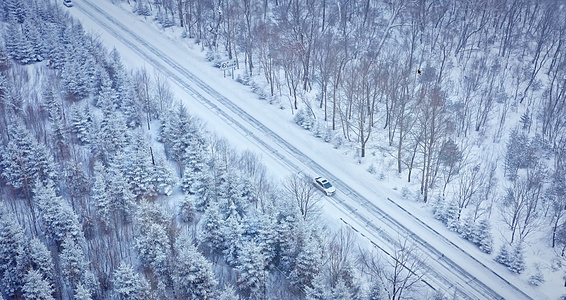 4k航拍长白山唯美的道路车道视频