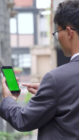 商务办公男士户外使用绿幕手机接电话办公打手机11秒视频