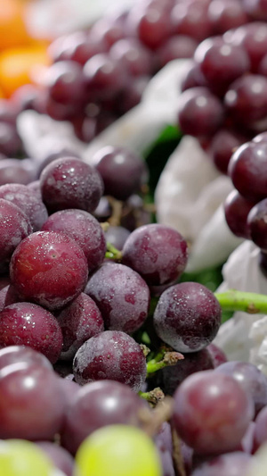水果店里新鲜的葡萄10秒视频