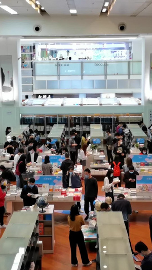 周末深圳购书中心买书看书的人群世界人口日57秒视频