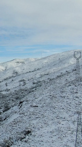 航拍川西高原山脉公路雪景视频公路运输视频