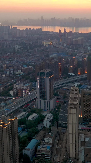航拍晚霞之下的武汉武昌主城区都市风光高楼大厦21秒视频