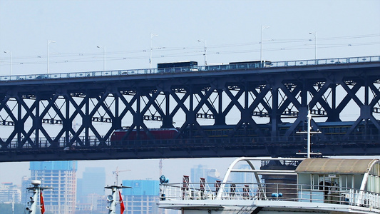 4K实拍长江大桥交通视频