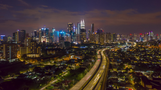 黎明时分在马来西亚联邦领地俯视城市的天际线高望无际视频