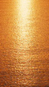 日出时分波光粼粼的金色海面视频