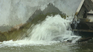 水坝12秒视频