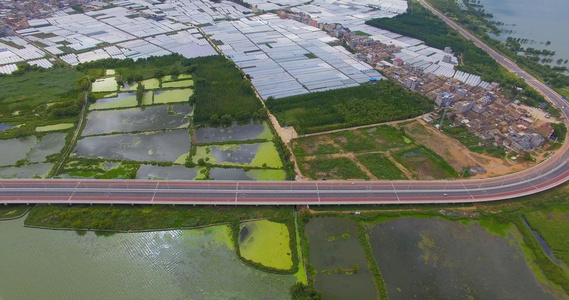 4k高原地区跨海高速公路全景航拍视频