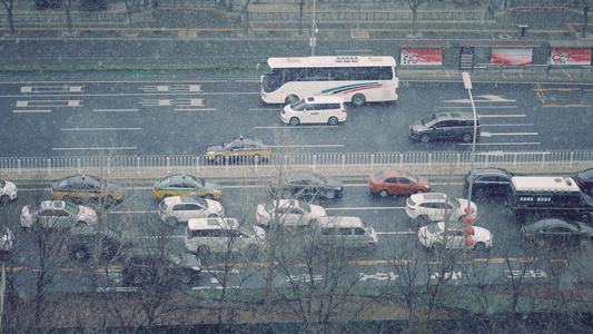 北京寒冬飞雪日景01升格空镜视频