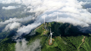  河源缺牙山云海中的风力发电机航拍4K38秒视频