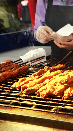 新疆地方特色餐饮美食小吃烤羊肉串制作过程素材小吃素材61秒视频