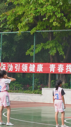 中小学女孩子校园篮球比赛【该视频无肖像权，请勿商用】小学比赛19秒视频