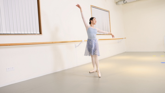舞者练习芭蕾舞视频