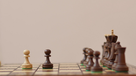 棋局黑推兵守国际象棋游戏国际象棋人物的商业竞争战略视频