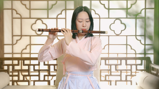 4K美女吹奏表演乐器笛子视频
