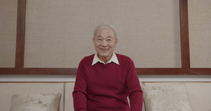 春节视频通话的老年人41秒视频