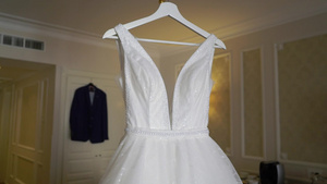 新娘的豪华结婚礼服婚纱白袍7秒视频
