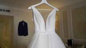 新娘的豪华结婚礼服婚纱白袍9秒视频