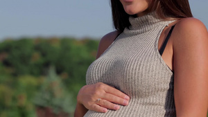 怀着怀孕肚子的亲手14秒视频