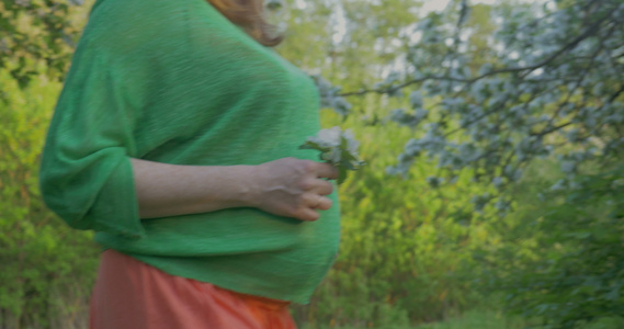 怀孕妇女腹部视频