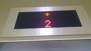 带有红色灯光的现代电梯数码显示台数字显示柜台6秒视频