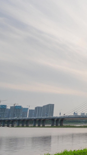 西安市浐灞新区彩虹桥日转夜延时灯光秀19秒视频