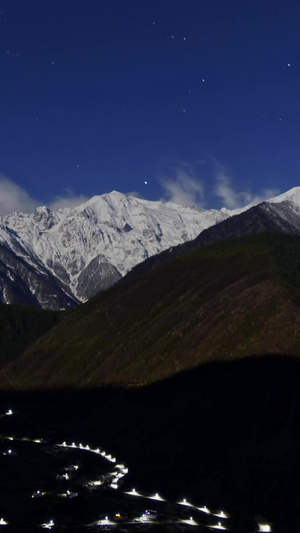 梅里雪山星空延时夜景云南风景8秒视频