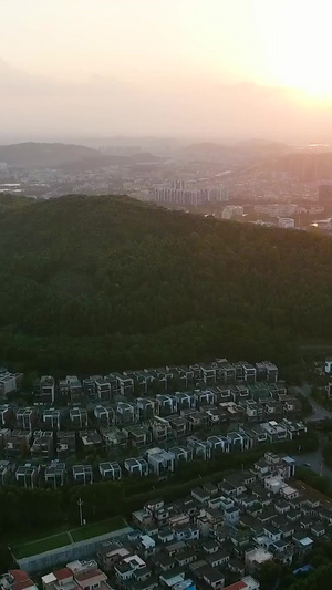 广东省顺德夕阳下别墅建筑群航拍顺峰山下33秒视频