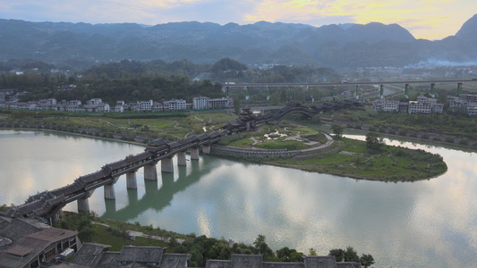 国家5A级景区濯水古镇夕阳下的风雨廊桥视频