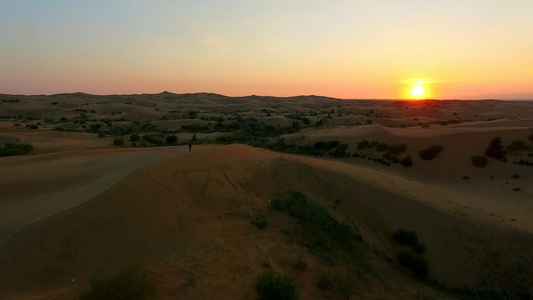 沙漠绿洲日出视频