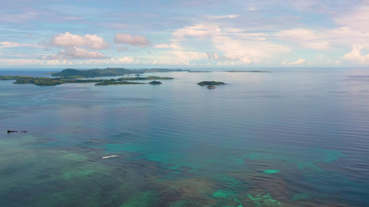 清晨海景与岛屿空中观望喀拉莫群岛菲利平斯群岛视频